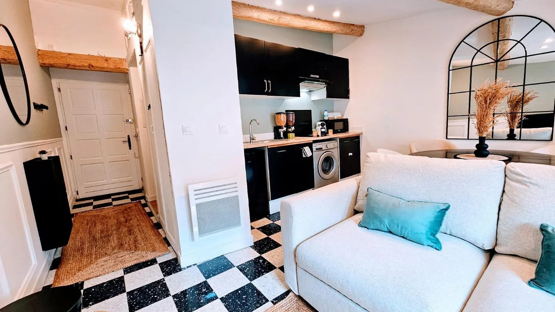 Apartment 4 Couchages Elegant Au Coeur Du Vieux Nice France