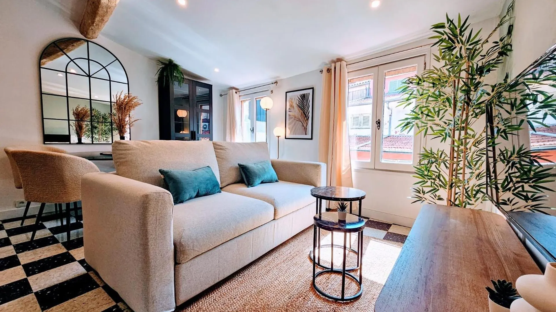 4 Couchages Elegant Au Coeur Du Vieux Nice contacts